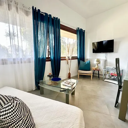 Le Gallia 2 Bedroom Refait A Neuf Center Of Κάννες